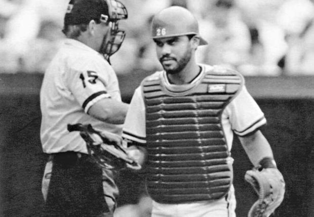 Jose Oquendo leaves field after catching in 1988